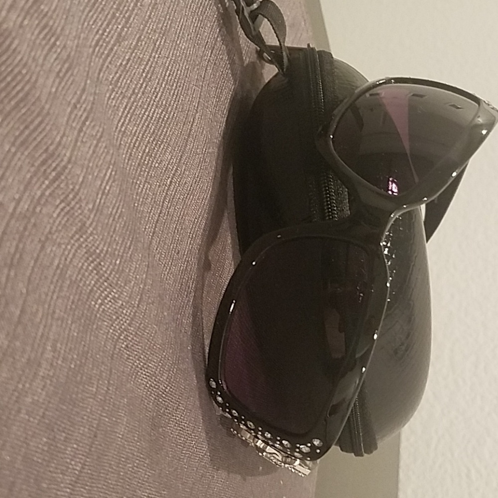 Six Shooter Sunglasses NWOT